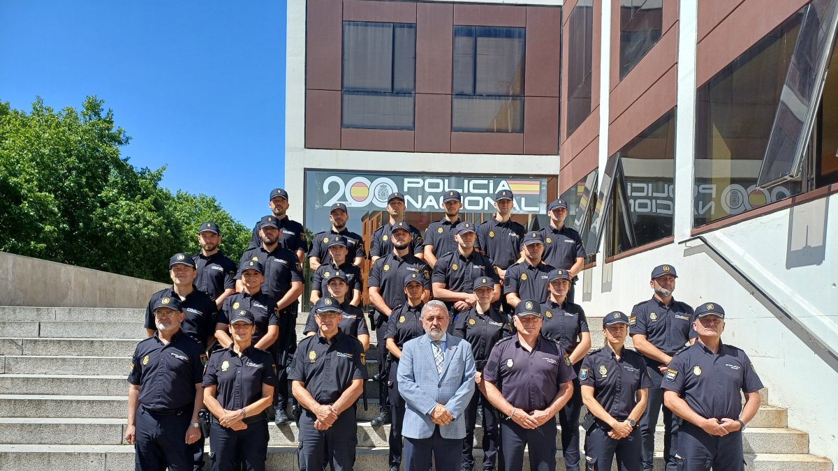 Imagen de los agentes en prácticas en la comisaría de Burgos.