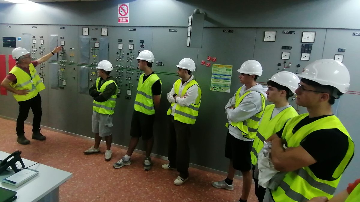 i-DE acerca sus instalaciones a los alumnos burgaleses del Simón de Colonia.
