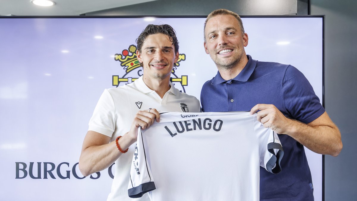 Oier Luengo junto a Michu.