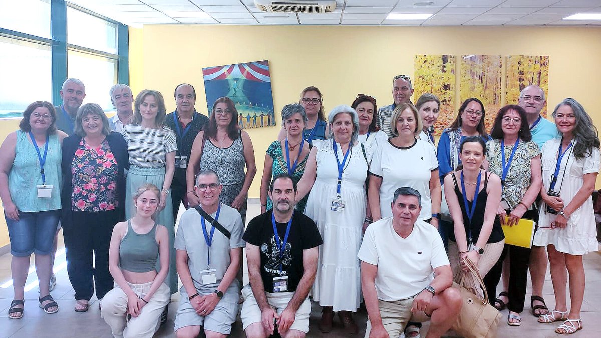 Foto de familia de los participantes en el Congreso Nacional de Enfermedades Autoinmunes Ampollosas.