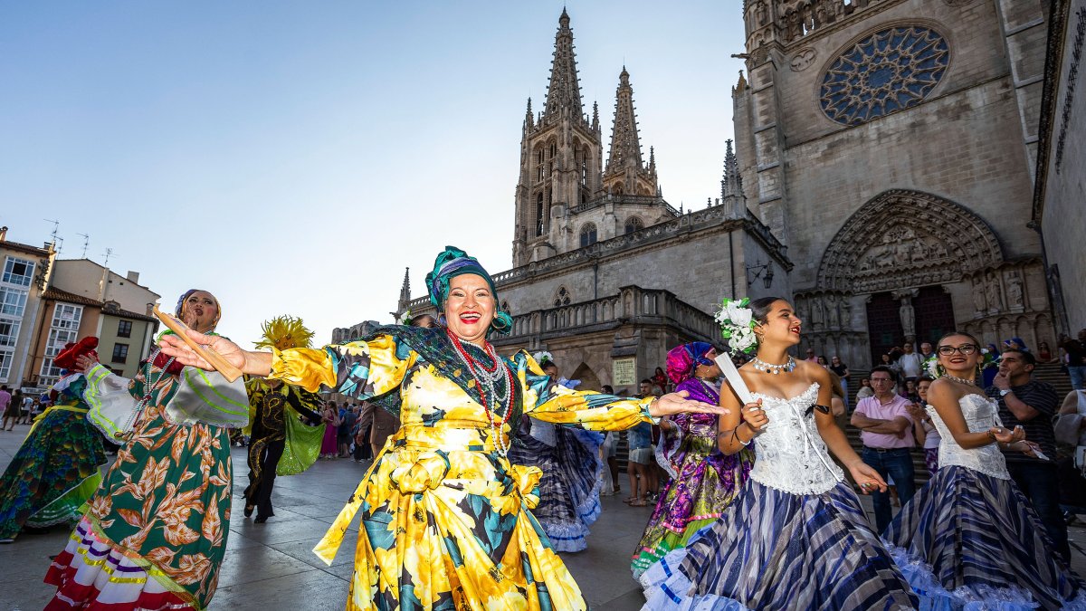 Desfile del Festival Internacional de Folclore 2026.