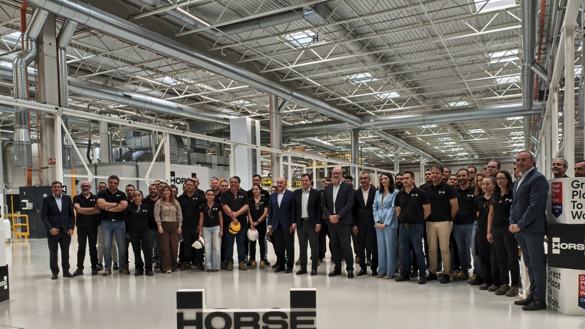 Visita del presidente de la Junta de Castilla y León, Alfonso Fernández Mañueco, a la factoría de Horse en Valladolid.