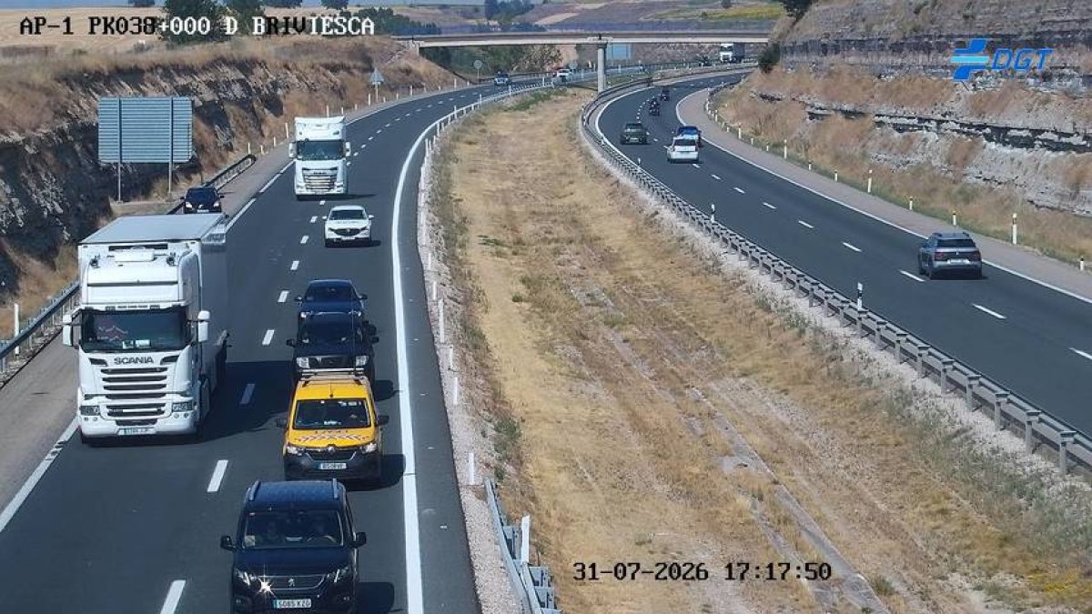 Imagen de tráfico lento en Briviesca, sentido Burgos.