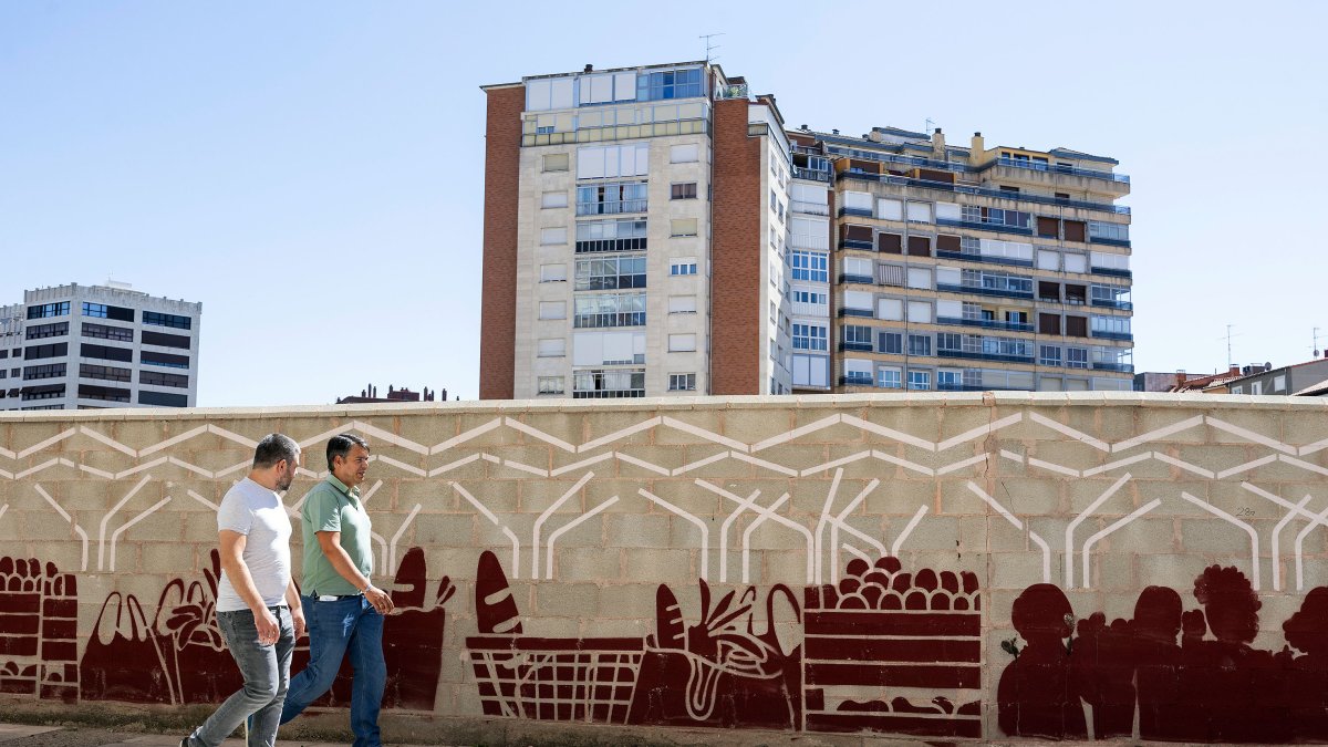 El solar de la plaza de España donde se ubicará el nuevo Mercado Norte espera el desarrollo del nuevo proyecto.