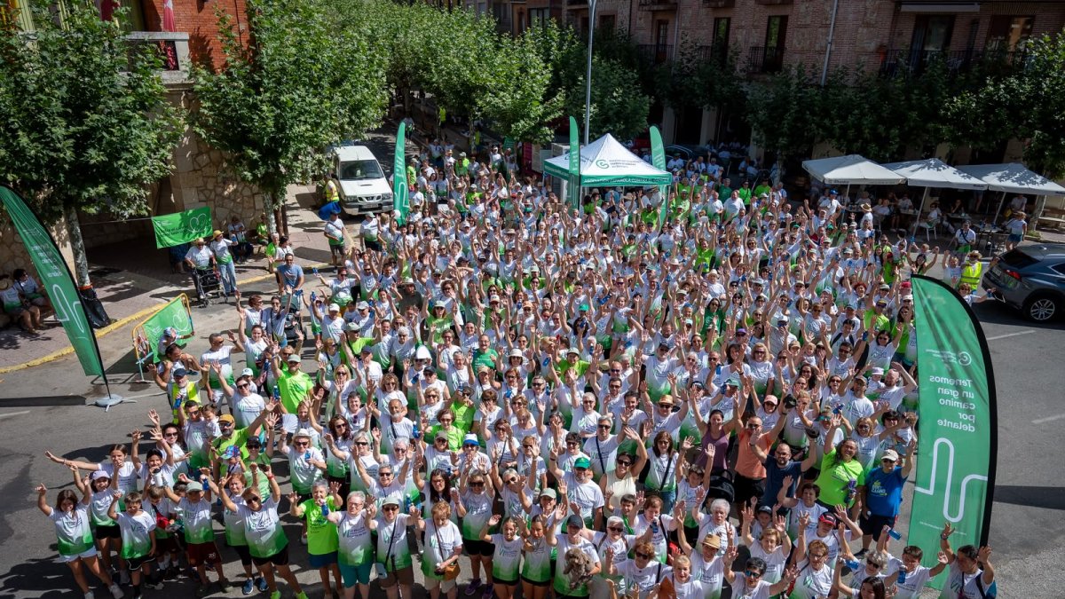 Más de 1.200 personas participan en la marcha contra el cáncer de Huerta de Rey.