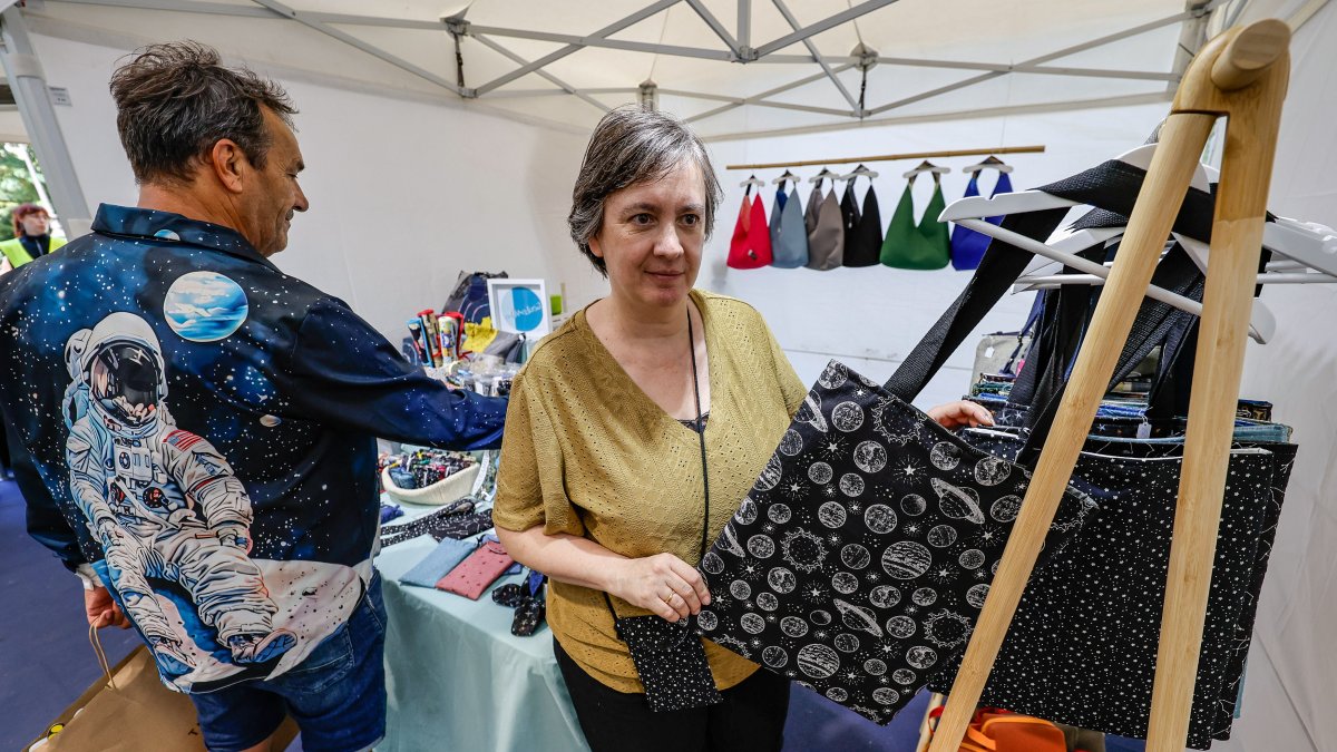 El mercado se ubica en el Paseo del Espolón.