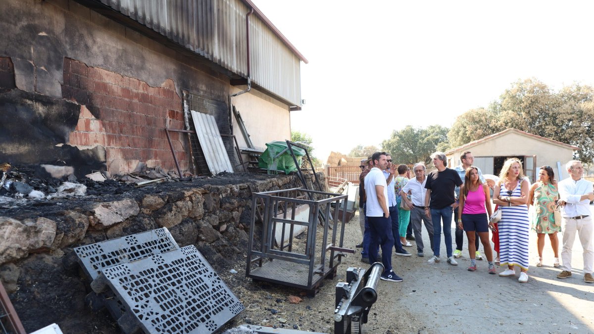 Carlos Martínez visita municipios afectados por el incendio de Fermoselle (Zamora).