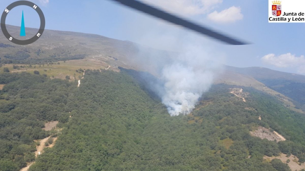 Vista aérea del incendio en Quisicedo.