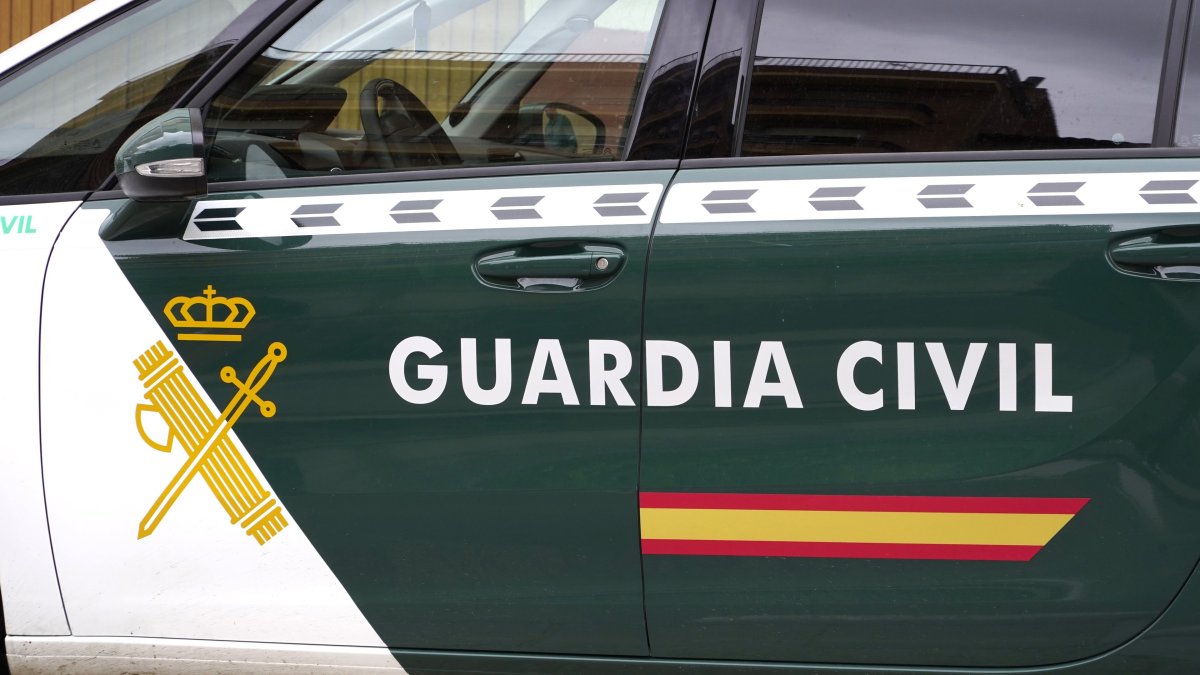 Archivo - Imagen de archivo de un coche de la Guardia Civil.