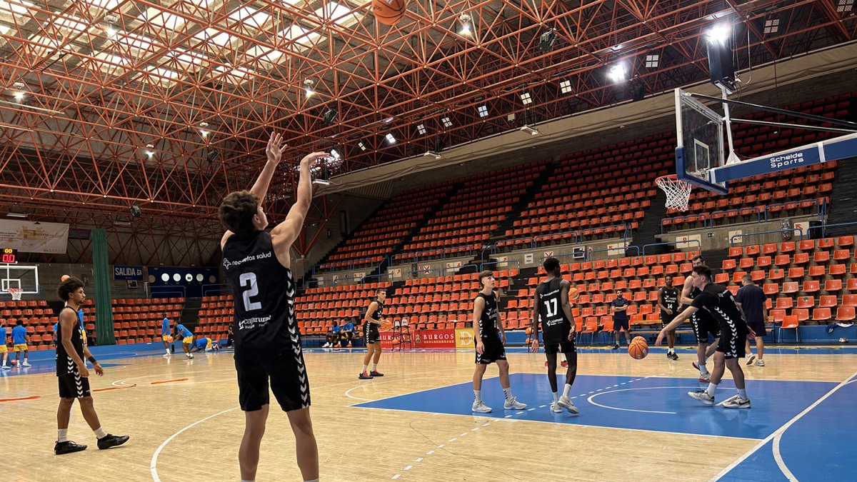 El primer ensayo del San Pablo ante Estudiantes se celebró en el polideportivo El Plantío.