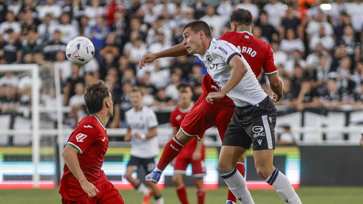Karrikaburu disputó sus primeros minutos con el Burgos CF.