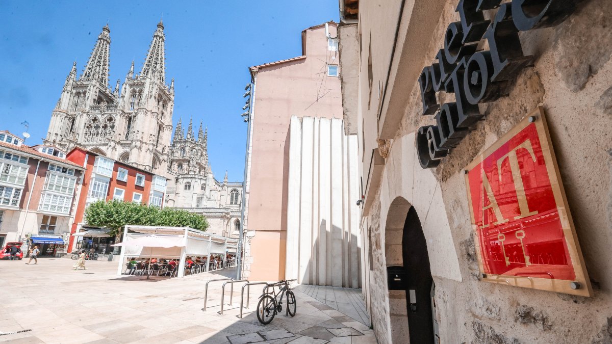 Apartamentos turísticos justo al lado de la Catedral de Burgos.