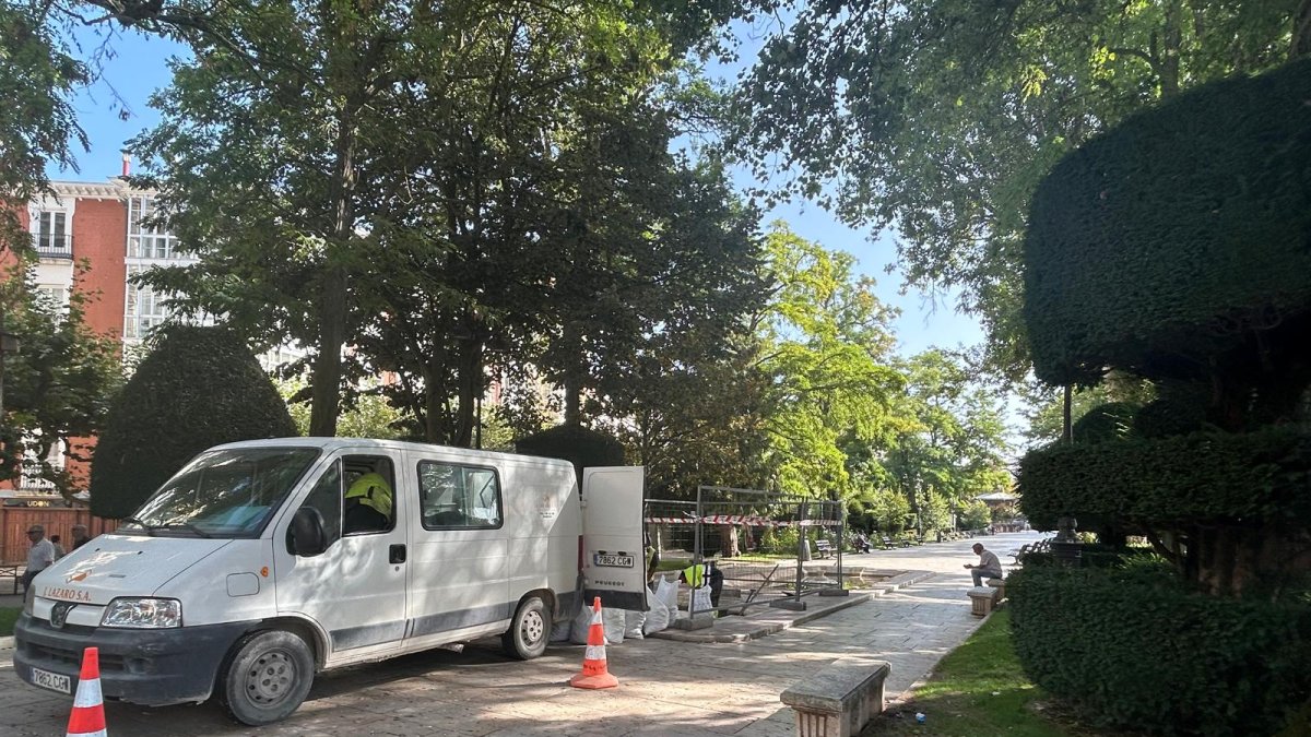 Reparan la fuente ornamental del paseo del Espolón que sufrió vandalismo