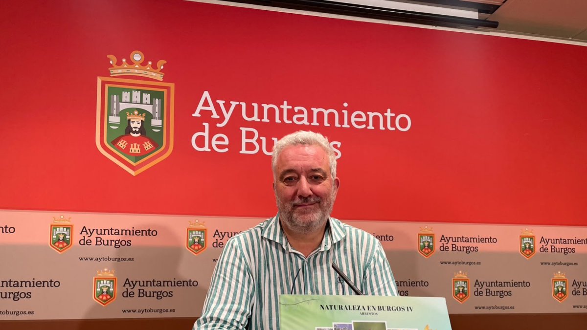 El concejal de Medio Ambiente, Carlos Niño, en la presentación de la publicación.
