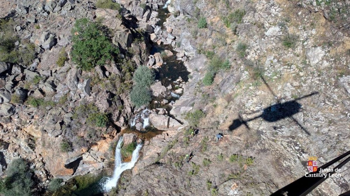 Rescatados Dos Senderistas En La Ruta De Los Cañones Del Río Tera, En Galende (Zamora).