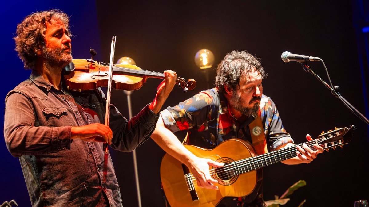 El Kanka compartió escenario con el músico burgalés Diego Galaz.