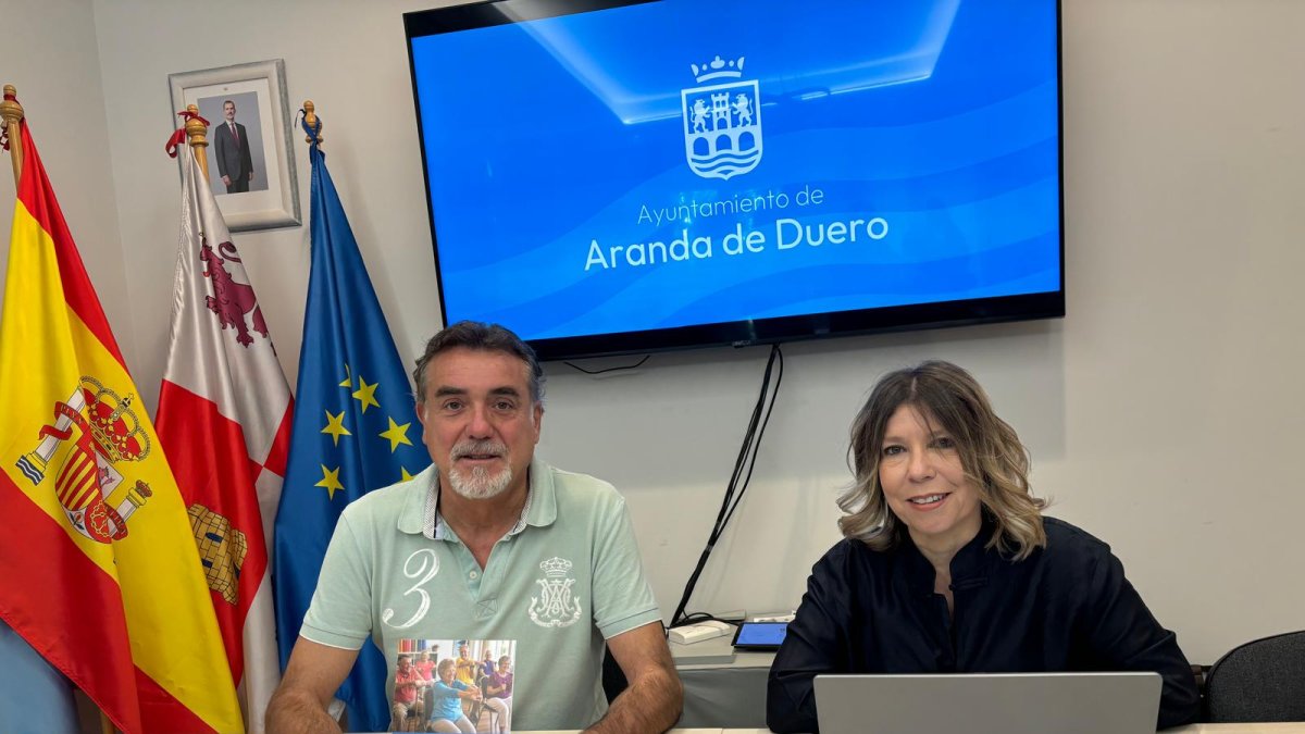 José Antonio Fuertes con la concejala de Urbanismo, Ana María Hervás