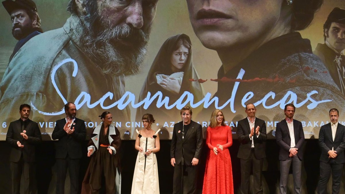El equipo de ‘Sacamantecas’, en el estreno en el Teatro Victoria Eugenia.