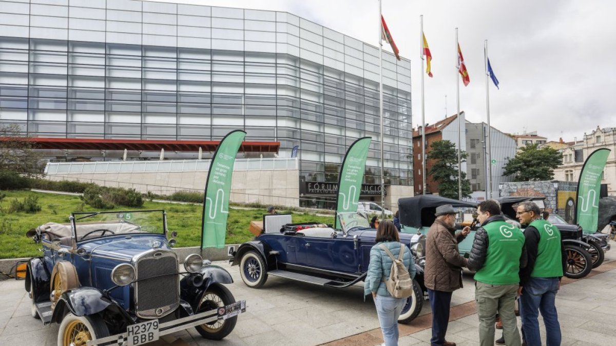 Un momento de una de las salidas de coches clásicos en años anteriores en Burgos.