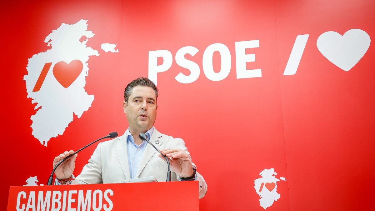 Daniel de la Rosa, en la sede del PSOE de Burgos.