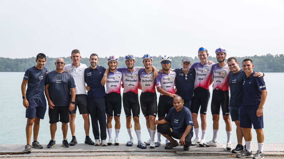 Ciclistas y staff presentes en Malasia.