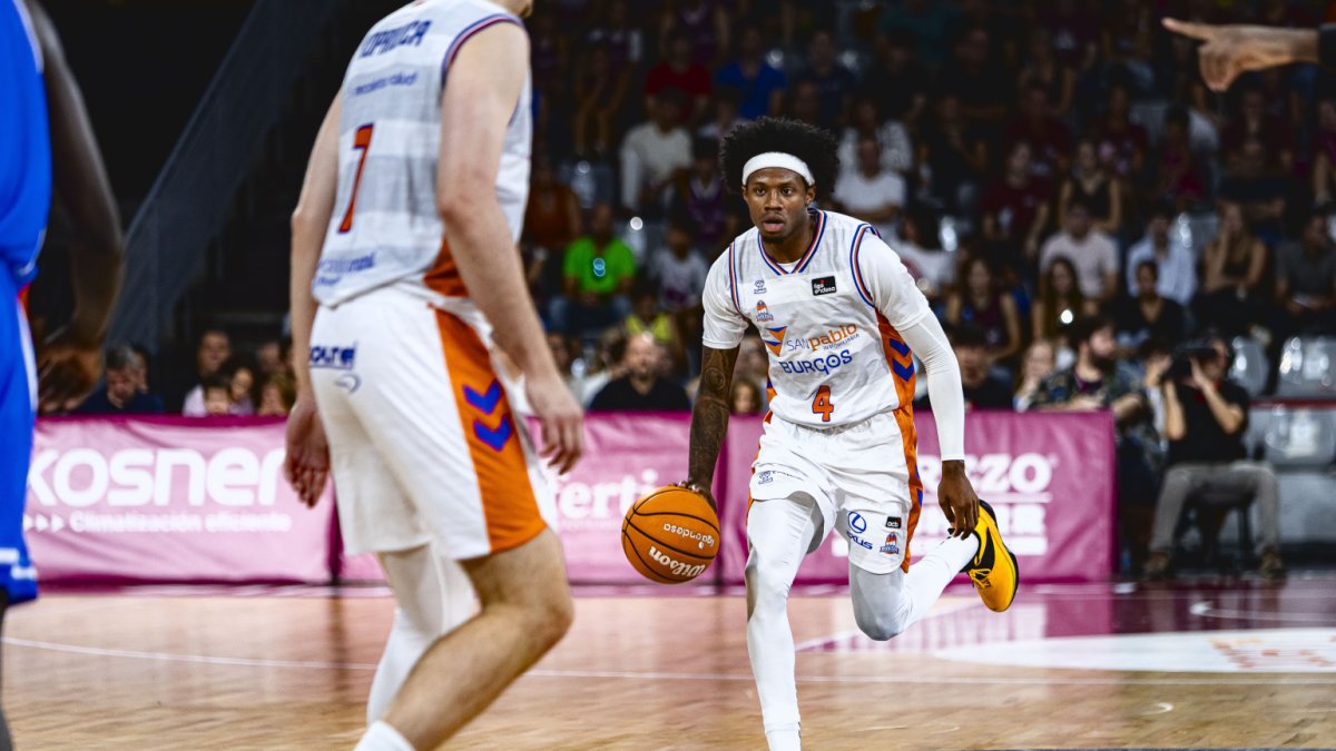 Imagen de DJ Steward durante el partido.