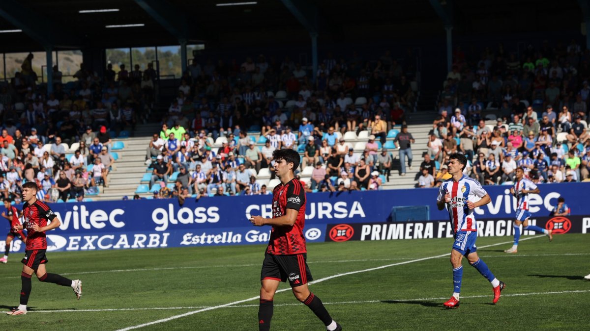 Imagen del partido entre la Ponferradina y el Mirandés.