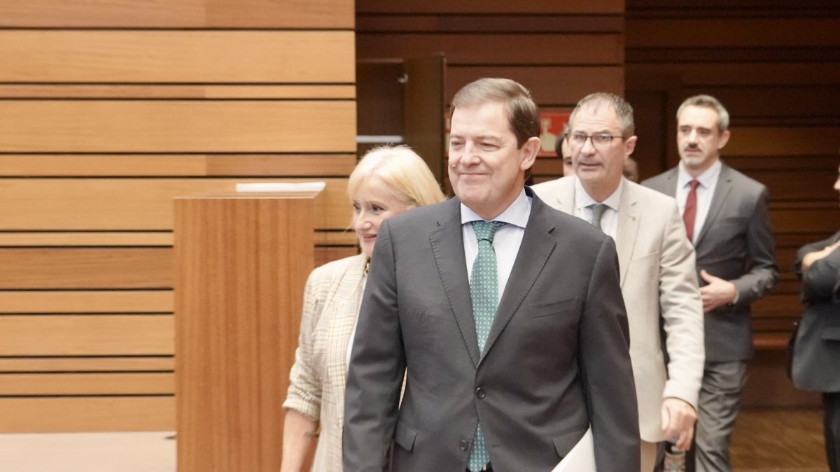 El presidente de la Junta Alfonso Fernández Mañueco en la primera jornada del Pleno de las Cortes.