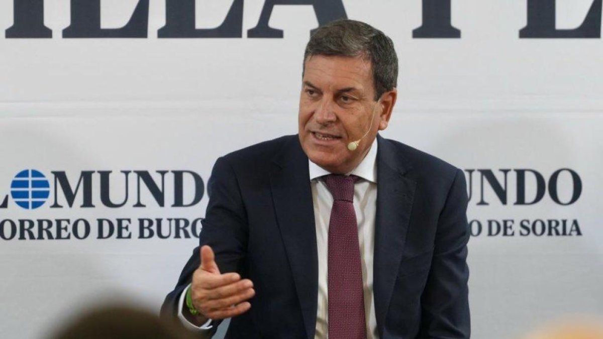 El consejero de economía y Hacienda, Carlos Fernández Carriedo, durante el club de prensa de El Mundo de Castilla y León.