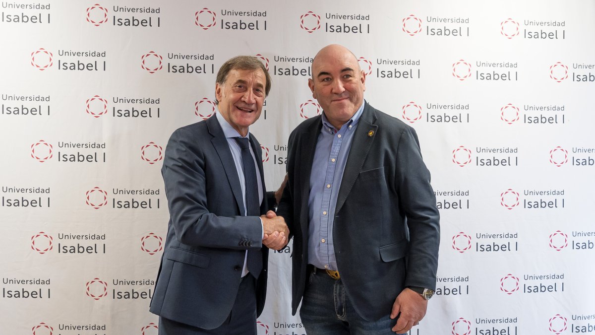 Alberto Gómez Barahona y Manuel Vadillo tras sellar el acuerdo.