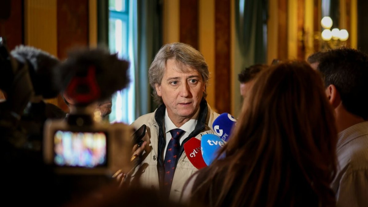 El secretario general del PSCyL, Carlos Martínez, en la Interparlamentaria del partido en Burgos.