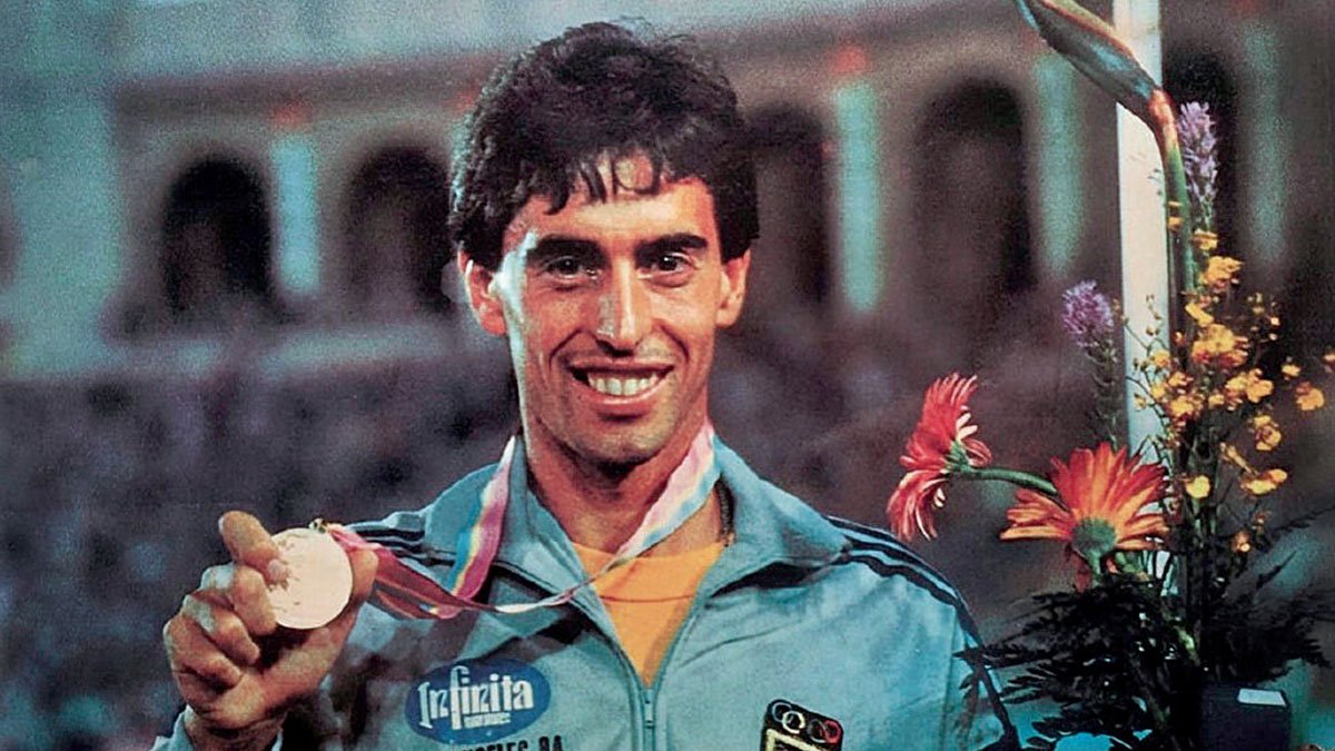 José Manuel Abascal, con la medalla de bronce conseguida en los Juegos Olímpicos de Los Ángeles' 84.