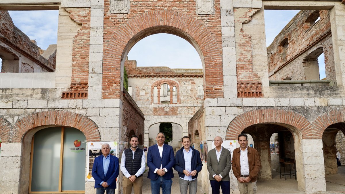 El presidente de la Diputación de Valladolid, Conrado Íscar, participa en la celebración del XX Aniversario del Parque de Aventuras el Valle de Los Seis Sentidos.