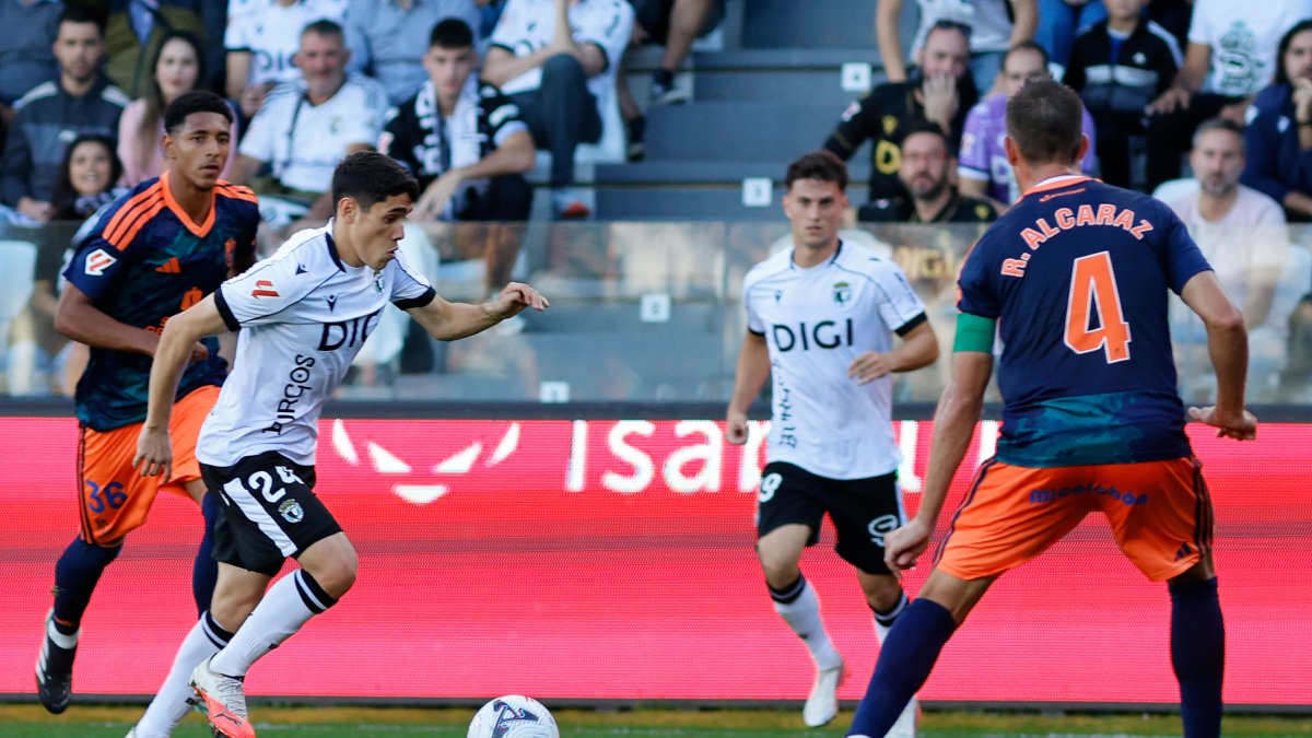 Imagen de Santiago Lencina durante el partido contra el Granada.