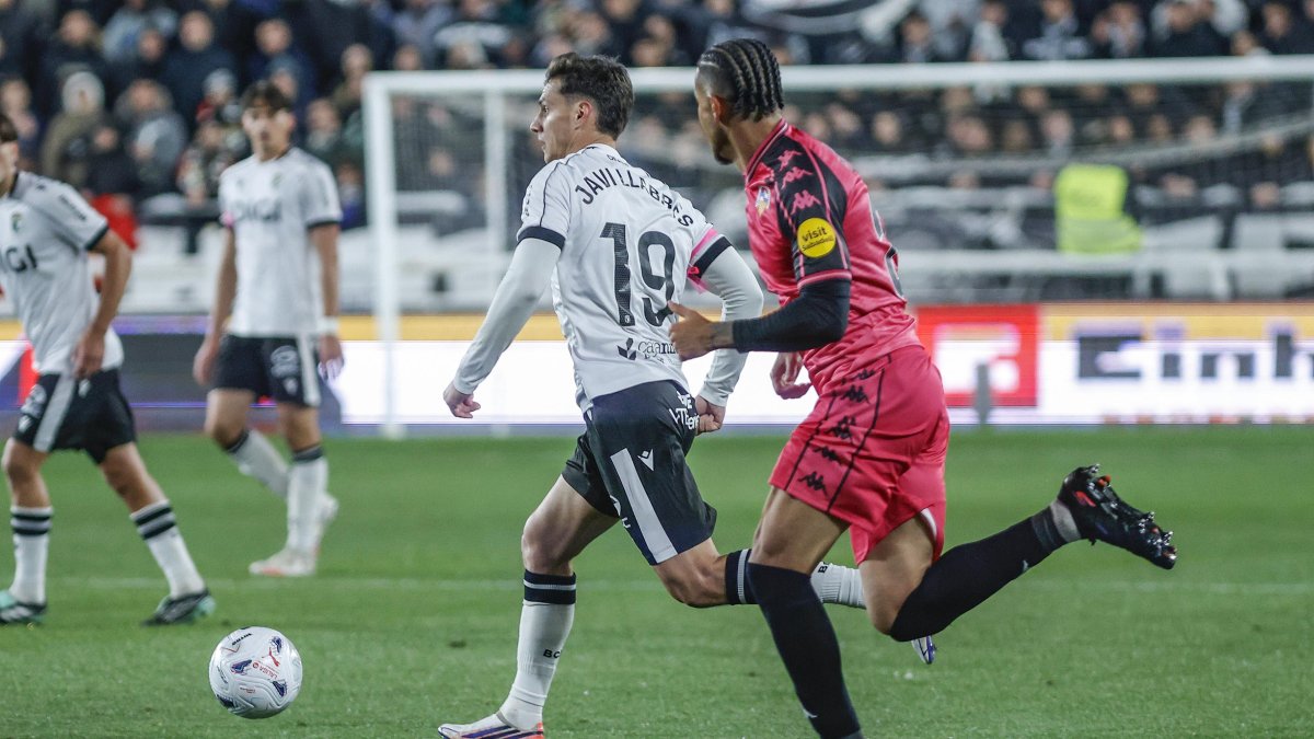 Imagen del partido entre el Burgos CF y el Sabadell.