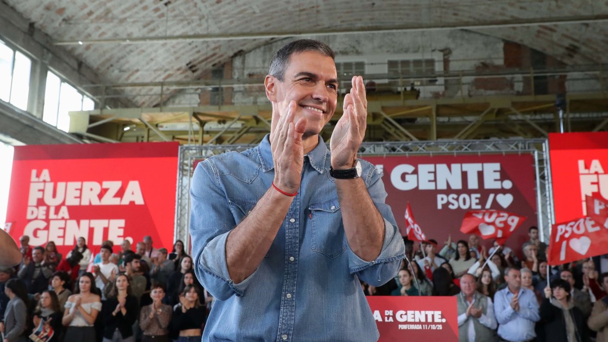 Ponferrada, León. Mítin de Pedro Sánchez en la Térmica Cultural, junto a los Ministros Óscar Puente y Ana Redondo