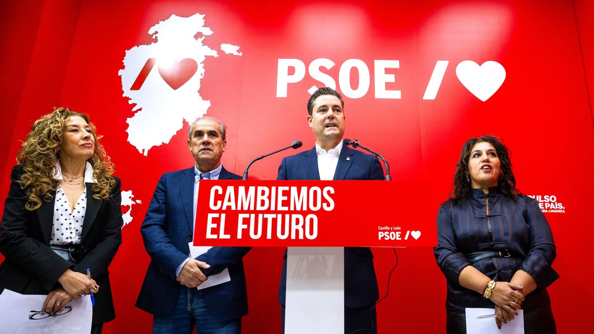 Virginia Jiménez, Luis Briones, Daniel de la Rosa y Estrella Paredes, en la sede del PSOE de Burgos.