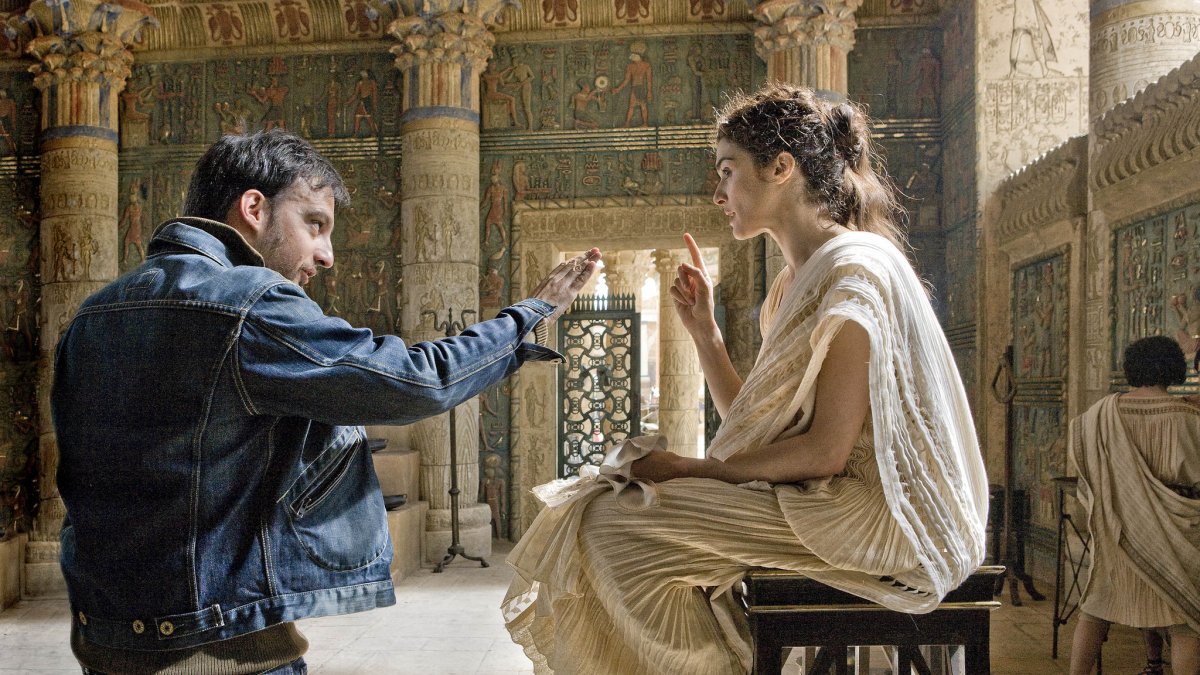 Alejandro Amenábar y Rachel Weisz, en el rodaje de 'Agora'.