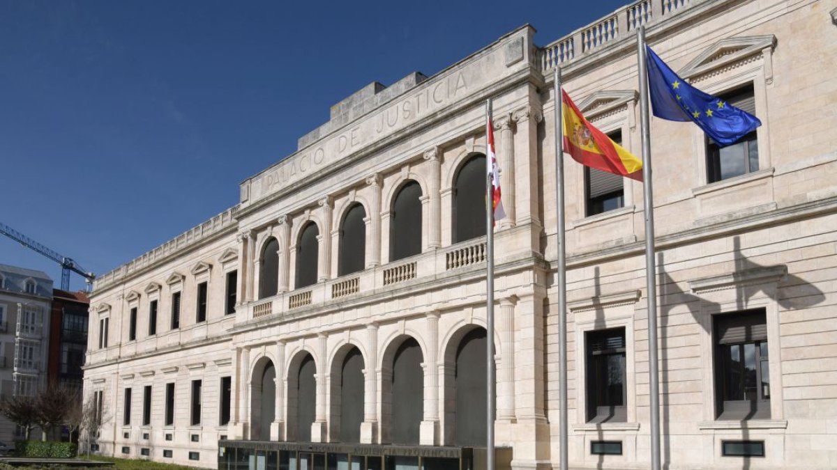 Fachada del Tribunal Superior de Justicia de Castilla y León.