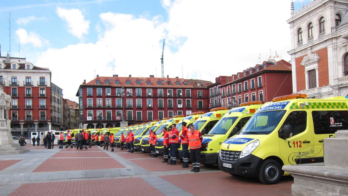 Archivo - Ambulancias de transporte sanitario. Foto de archivo.