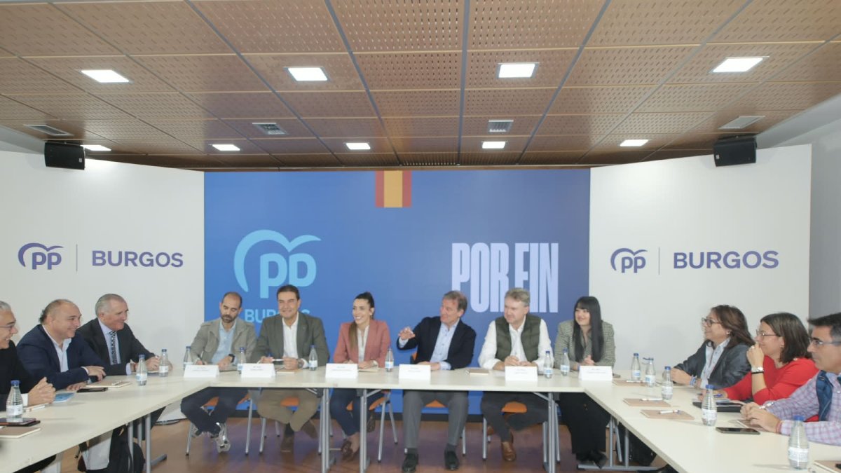 Imagen de la constitución del comité de campaña del PP.