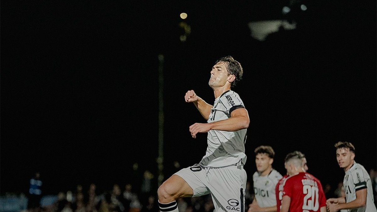 Gragera celebra el primer gol.