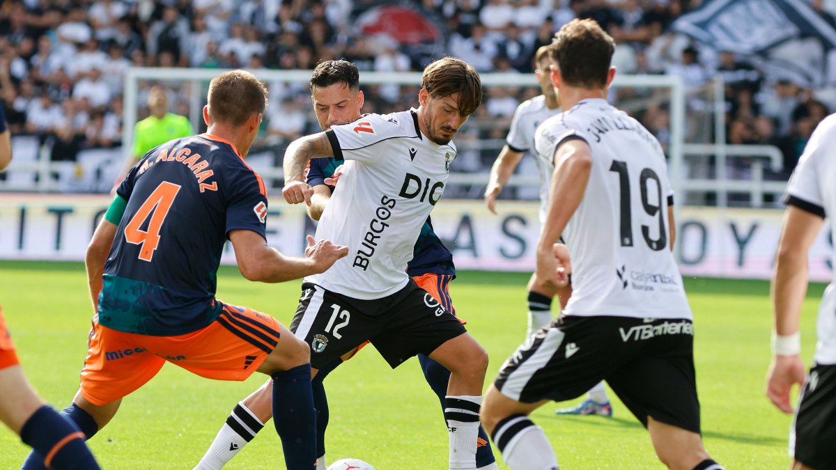 Imagen del partido entre el Burgos CF y el Granada.