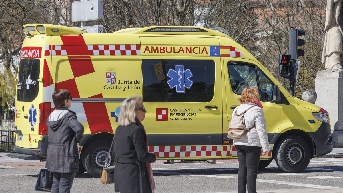 Herida una mujer tras atropellarla una bicicleta que circulaba por la acera en Obdulio Fernández