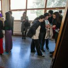 El Instituto Cardenal López de Mendoza vuelve a acoger de manera presencial el congreso de jóvenes investigadores Iminjo. Reúne a 64 estudiantes y profesores de 14 centros educativos del país donde se cursa Bachillerato Internacional. TOMÁS ALONSO