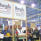 Los productores ayer en el stand desde el que, de la mano de Burgos Alimenta, muestran sus productos.-ECB