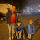 Martín con su hermano y su padre antes del concierto de La MODA.