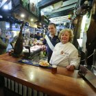 Imagen de archivo de Presentación Salazar y Fernando González, de Mesón Burgos, en el sesenta aniversario del local.