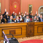 Bancada del PP y Vox durante un pleno del Ayuntamiento de Burgos.