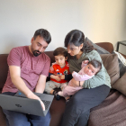 David, burgalés residente en Bolonia, buscando alojamientos turísticos junto a su mujer y sus hijos.